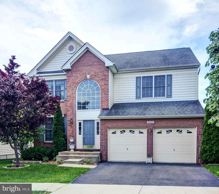 43087 Barons St, Chantilly, VA 20152 - photo 1