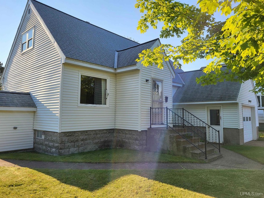 113 3rd St, Ontonagon, MI 49953 - photo 1
