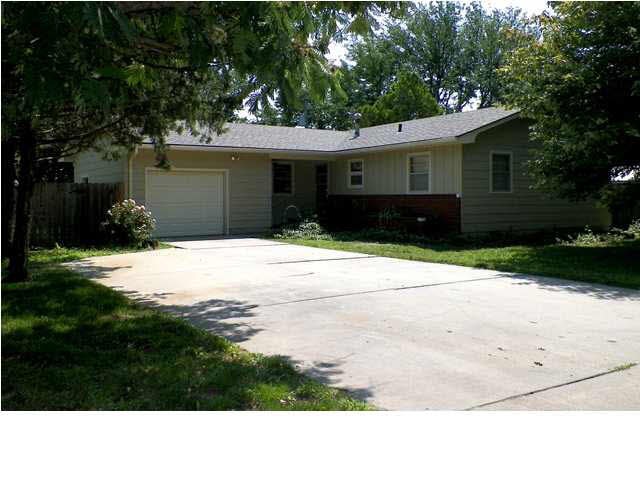New exterior paint and new 30 year Heritage roof i