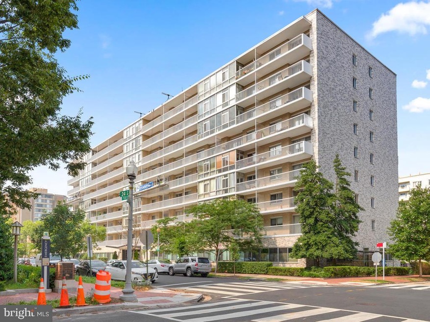Potomac Plaza Terraces unit 912, Washington, DC 20037 - photo 1
