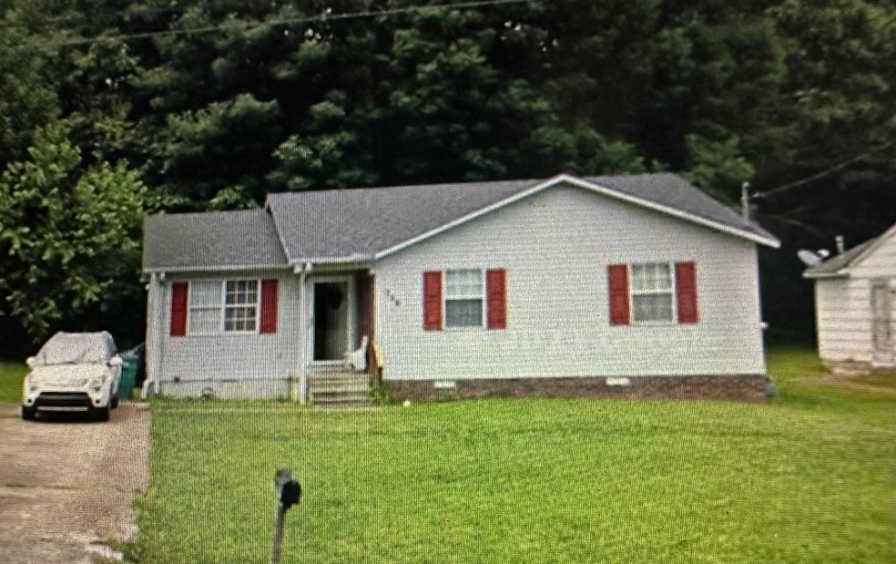 View of front of property featuring a front yard