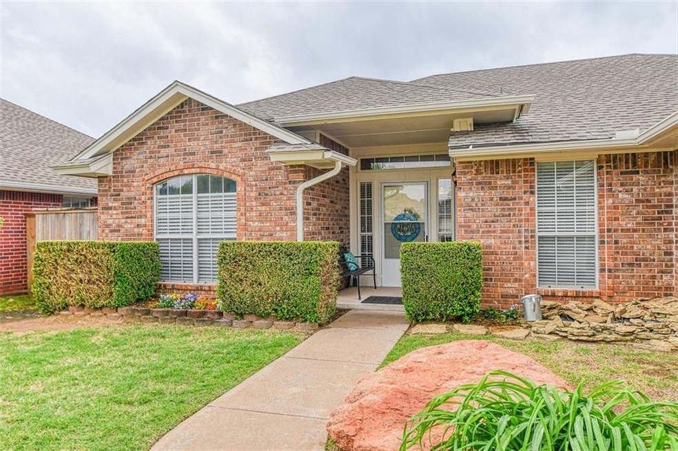 4004 Gyrfalcon Dr, Norman, OK 73072 - photo 1
