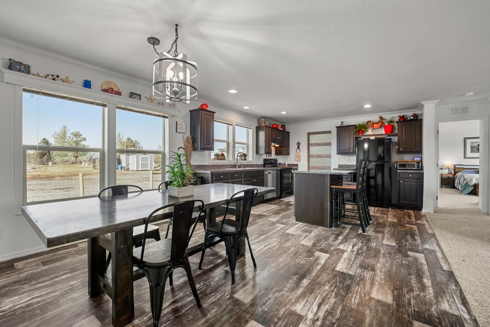 kitchen & dining