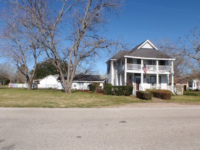 1004 N Market St, Brazoria, TX 77422 - photo 1