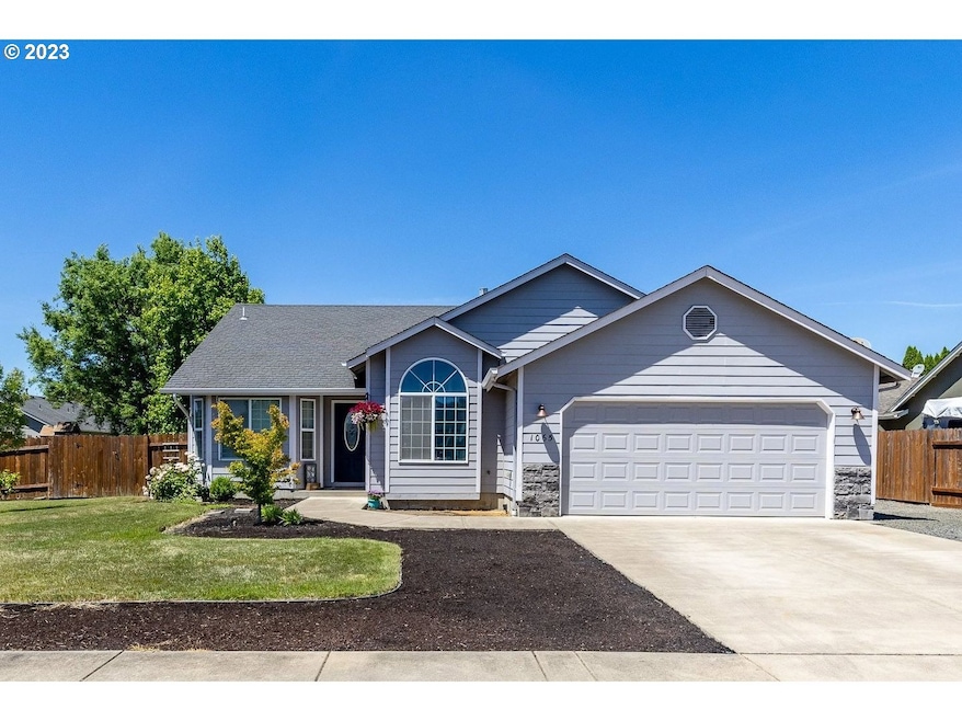 1065 N 1st St, Creswell, OR 97426 - photo 1