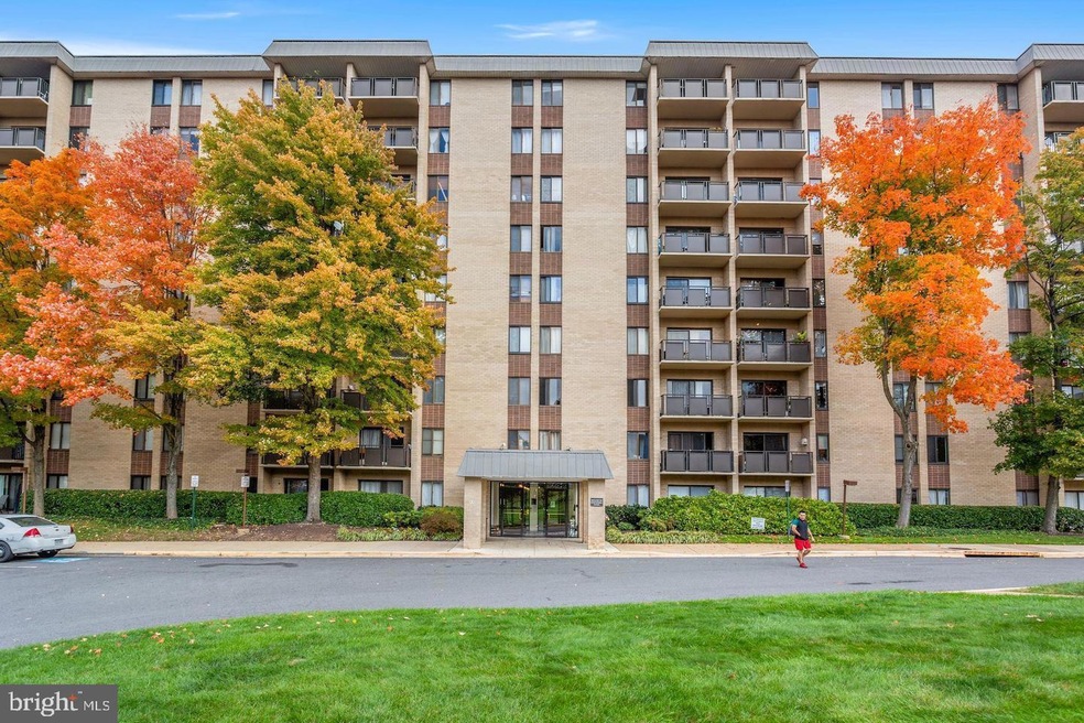 Woodlake Towers unit 703, Falls Church, VA 22044 - photo 1