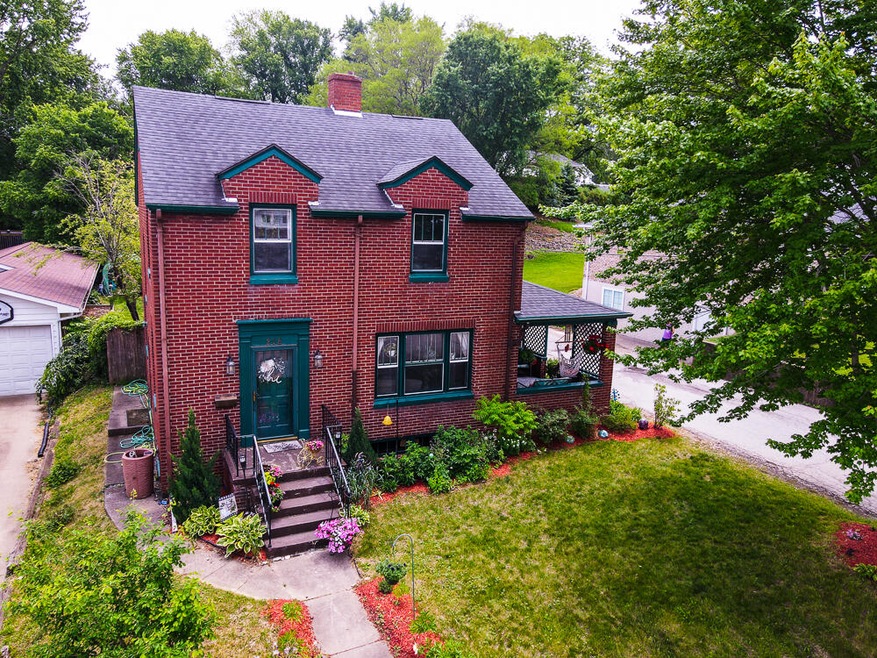 218 W 11th St (1)