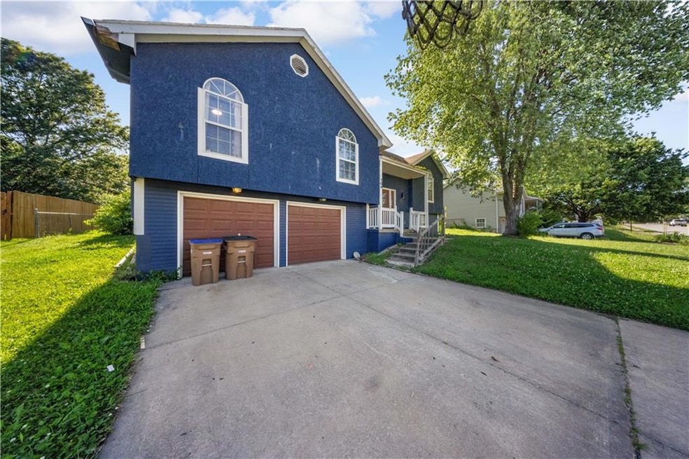 104 N Darrowby Dr, Raymore, MO 64083 - photo 1