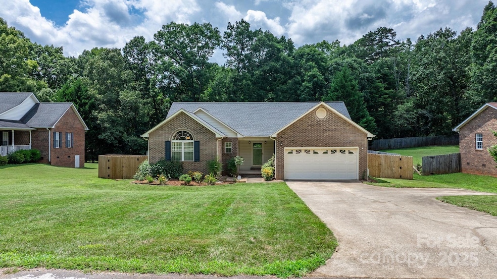 5473 Twelve Oak Ln, Conover, NC 28613 - photo 1