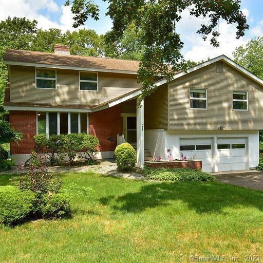 This home has the perfect layout for entertaining 