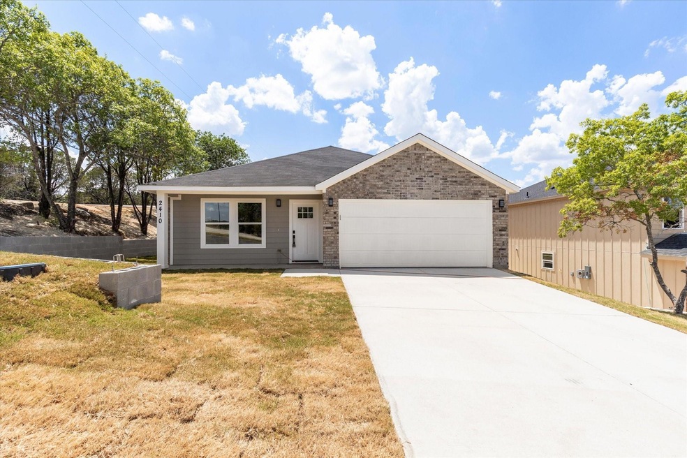 2410 Fox Ct, Granbury, TX 76048 - photo 1