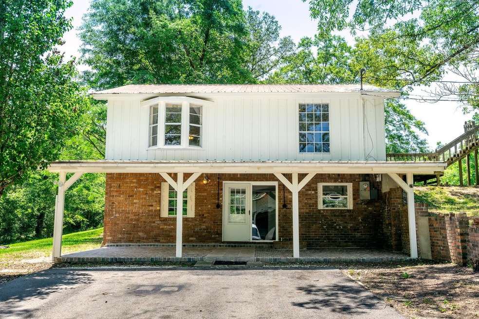 1 Exterior (1 of 4)