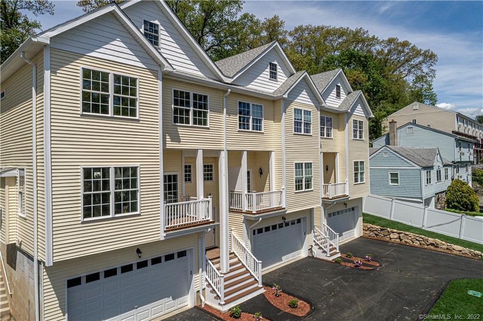 82 Columbus Place unit 4, Stamford, CT 06907 - photo 1