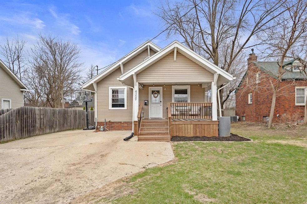 4309 Hickman Rd, Des Moines, IA 50310 - photo 1