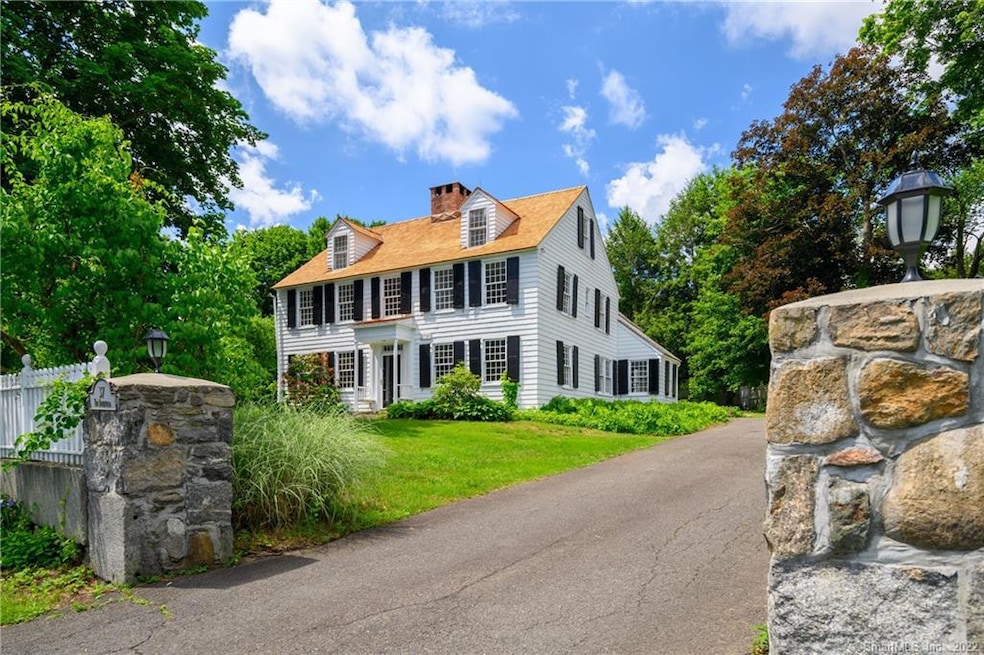 Charming antique colonial in the Borough of Newtow