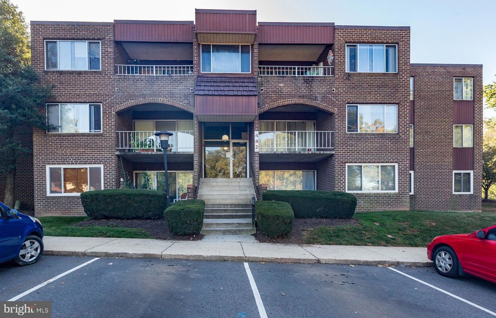 442 Girard St unit 303, Gaithersburg, MD 20877 - photo 1