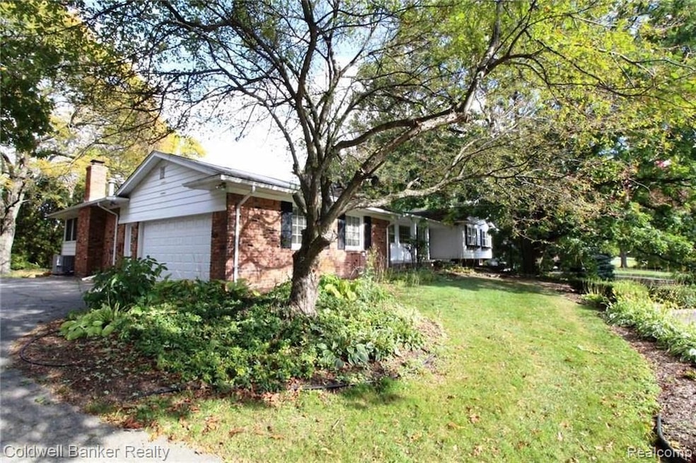 5331 Lauren Ct, Bloomfield Hills, MI 48302 - photo 1