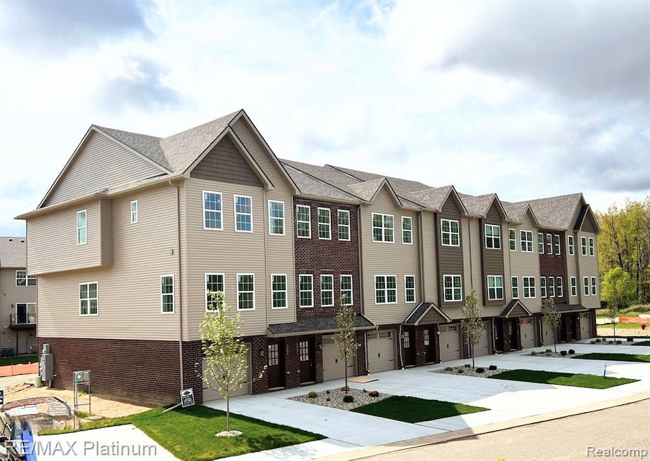 1687 Pinecroft Ln, Howell, MI 48855 - photo 1