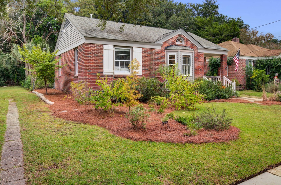 Adorable 3 BR/ 2 BA