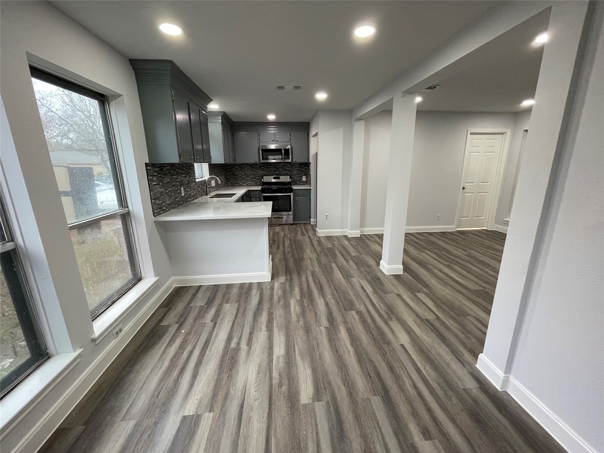 7715 Western Oak Ln, Houston, TX 77040 - photo 1