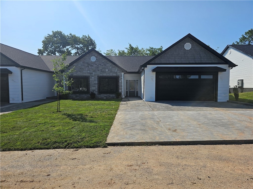 816 S 10th St, New Stanton, PA 15672 - photo 1