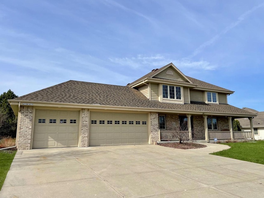 N71W14578 Terriwood Dr, Menomonee Falls, WI 53051 - photo 1