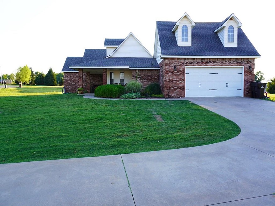 407 Dana Ln, McLoud, OK 74851 - photo 1