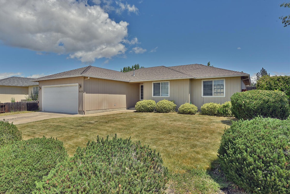 1420 Vista Dr, Central Point, OR 97502 - photo 1