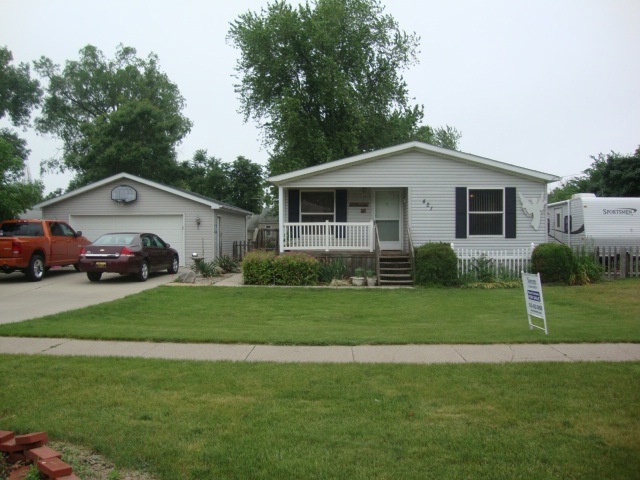 421 W 1st St Front