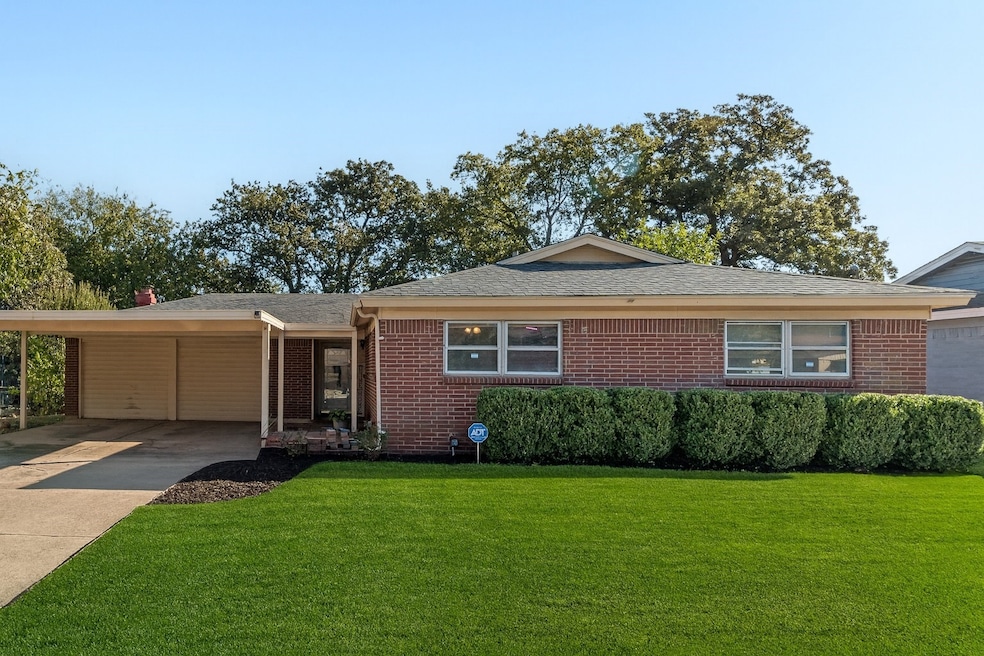 1008 Russell Ln, Bedford, TX 76022 - photo 1