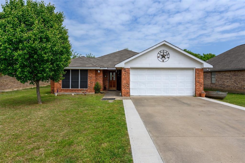 704 Park Place, Whitesboro, TX 76273 - photo 1