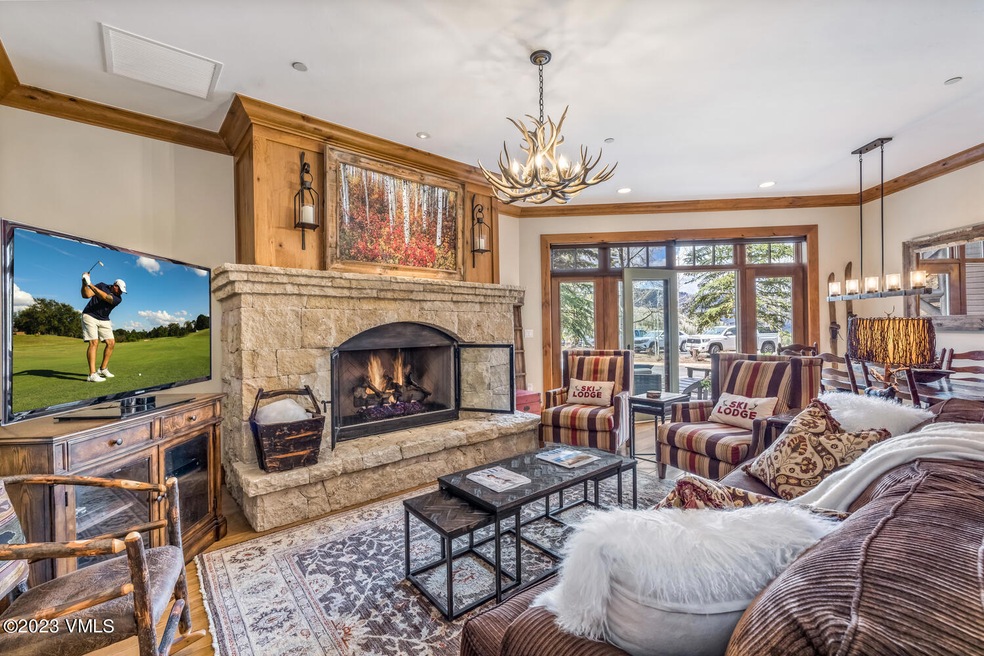 50 Peak View-large-025-022-Living Room-1