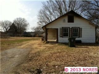 1122 N Griffin Ave, Okmulgee, OK 74447 - photo 1