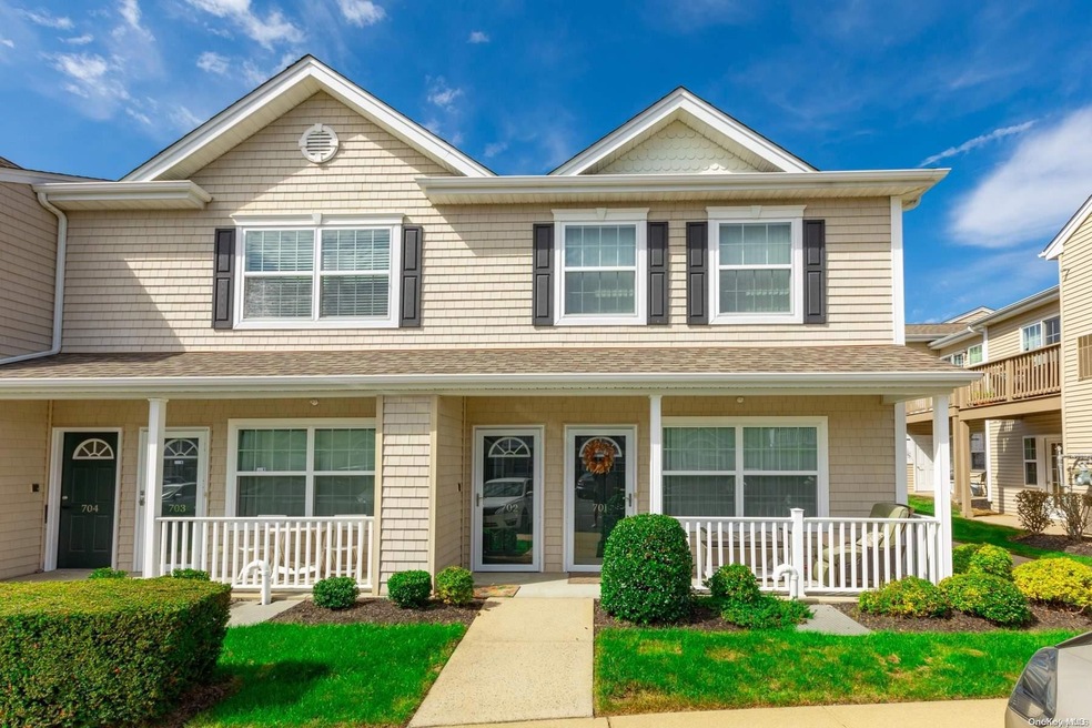 702 Willow Ln unit 702, Valley Stream, NY 11580 - photo 1