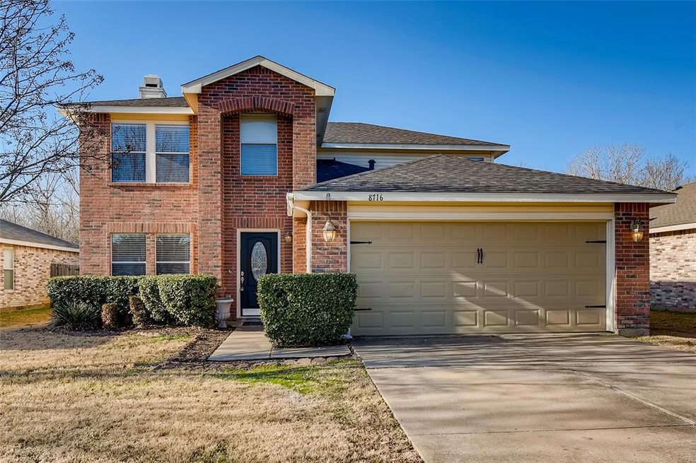 8716 Seven Oaks Ln, Denton, TX 76210 - photo 1