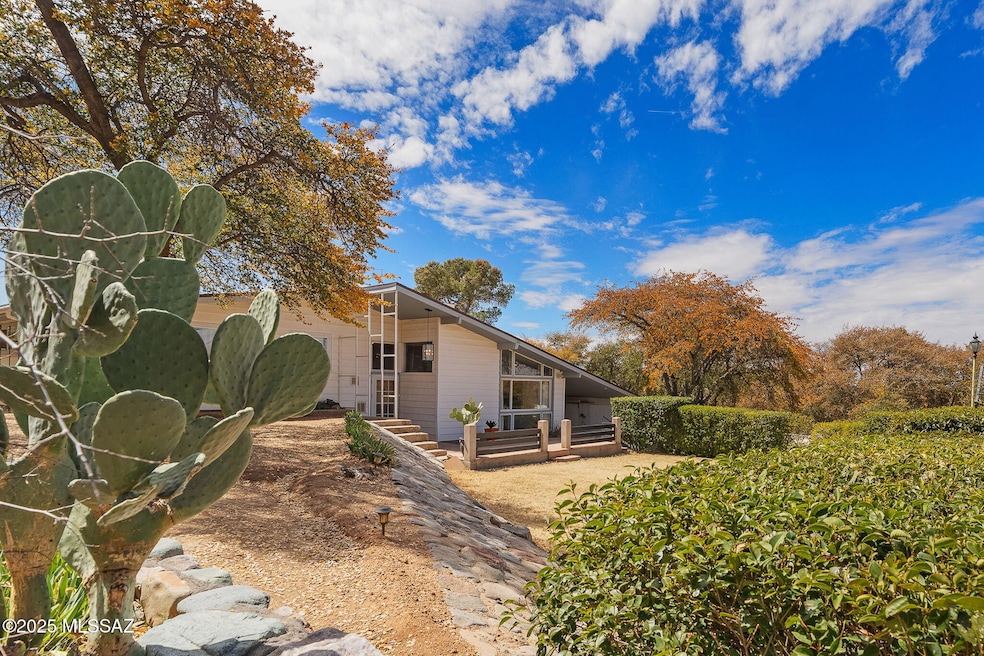 615 W Camino Yucca