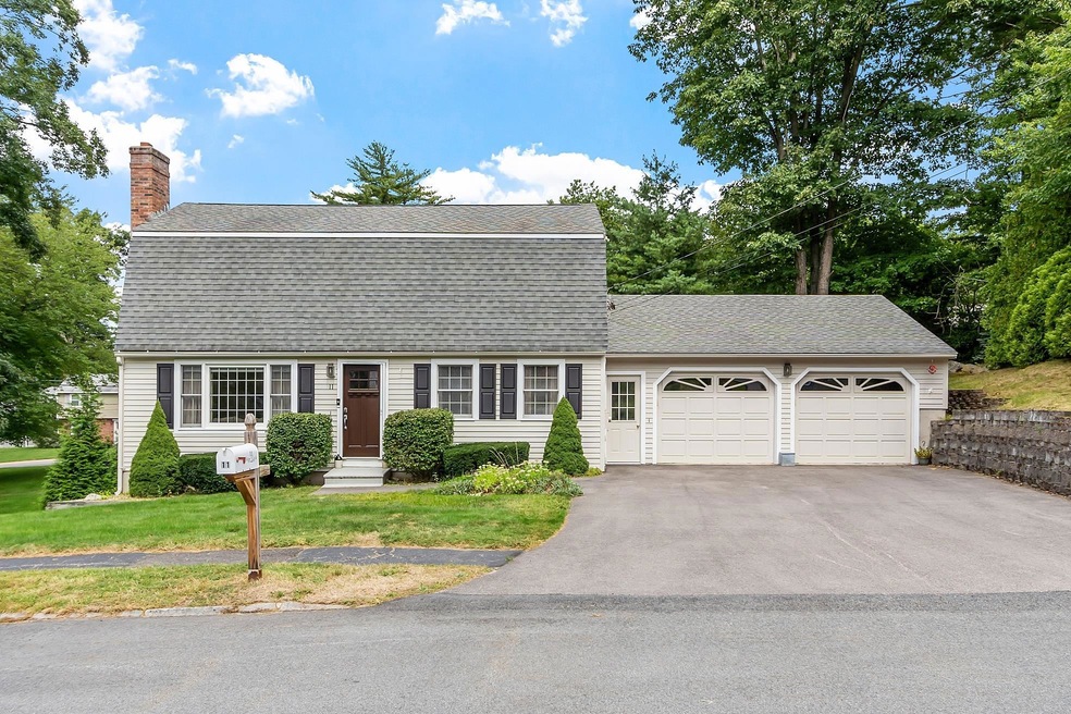 11 Shaw Cir, Nashua, NH 03062 - photo 1