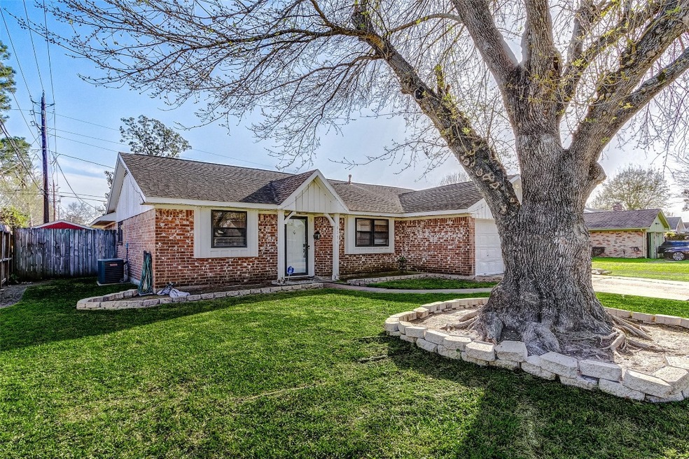 8234 Gulf Tree Ln, Houston, TX 77075 - photo 1