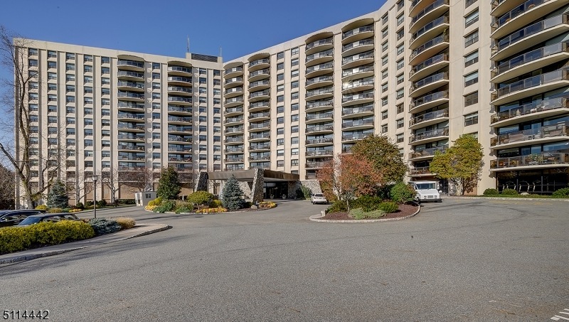 Claridge House II unit 1GW, Verona, NJ 07044 - photo 1