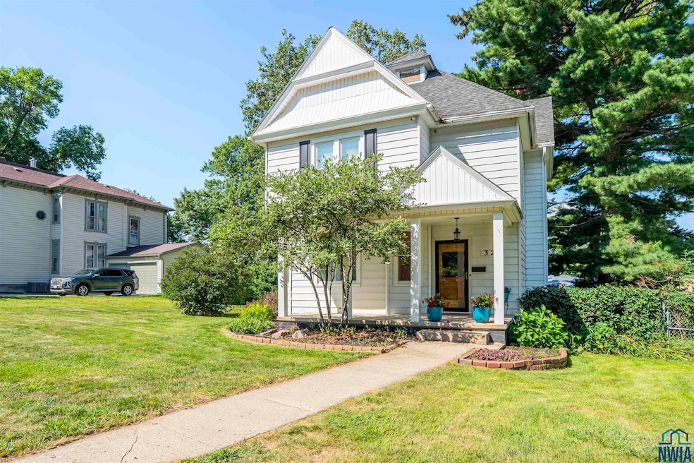 321 2nd Ave SE, Le Mars, IA 51031 - photo 1