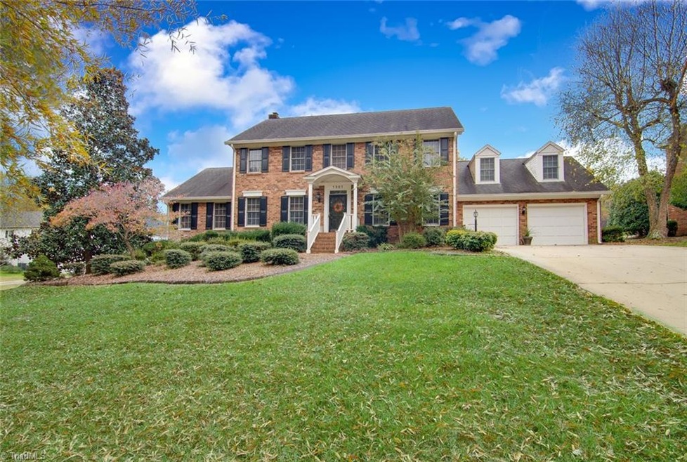 Wonderful updated home wih 4 full baths and 3 master suites at an upbelievable price