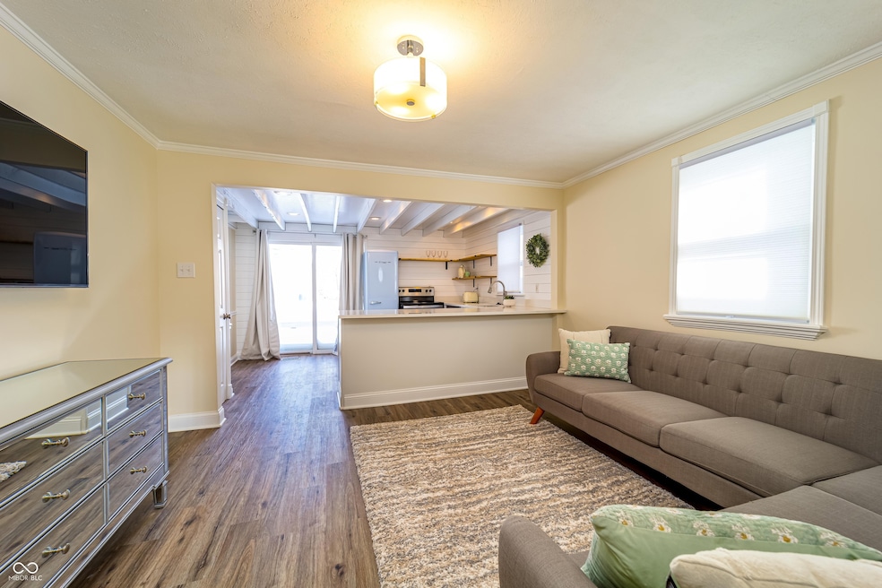 388 W Pearl St, Greenwood, IN 46142 - photo 1