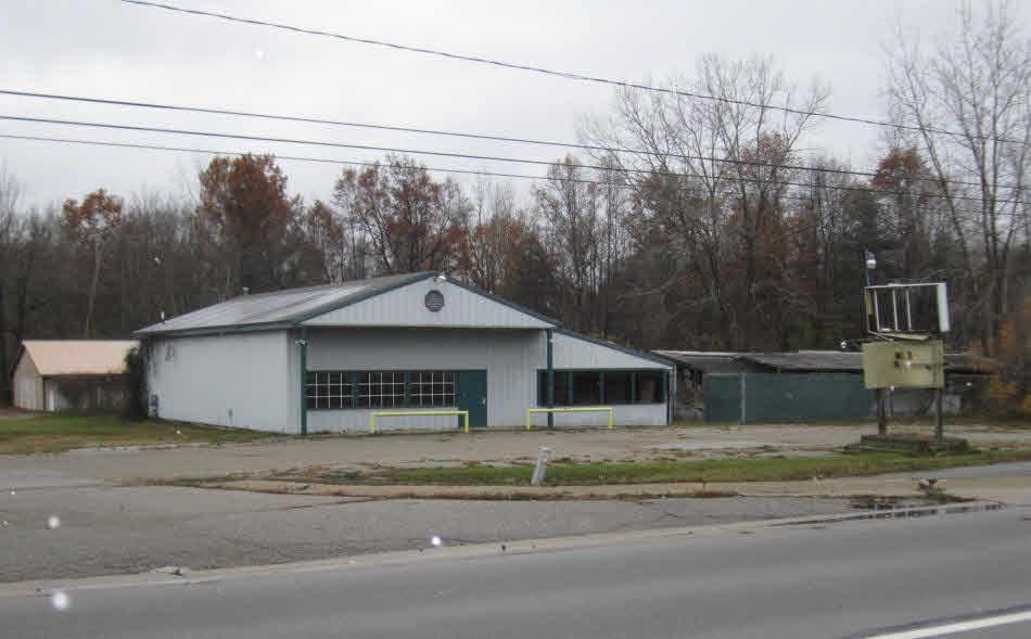 4615 Isabella St, Midland, MI 48640 - photo 1