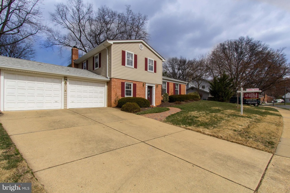 914 Country Club Dr NE, Vienna, VA 22180 - photo 1