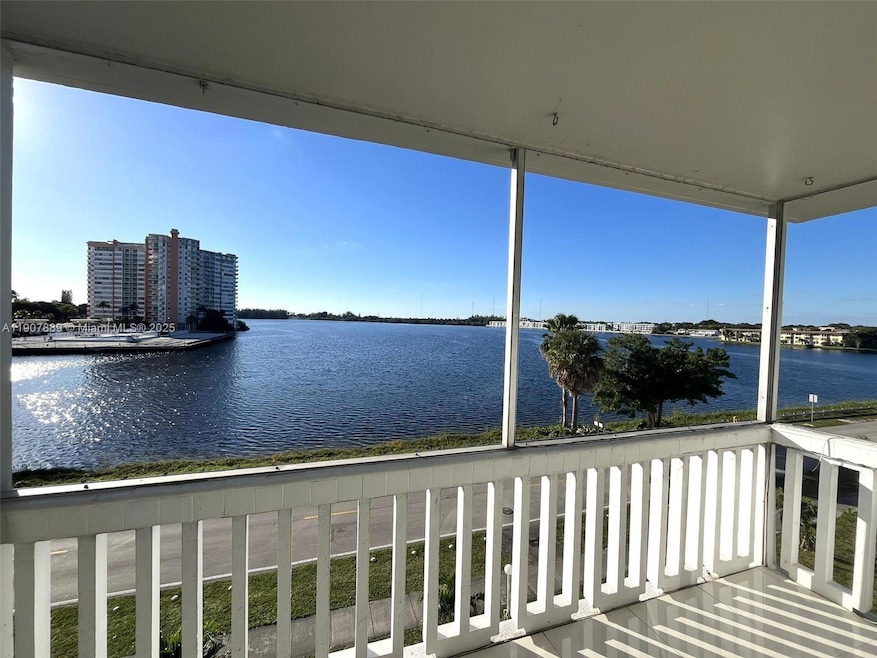 18601 NE 14th Ave unit 409, Miami, FL 33179 - photo 1