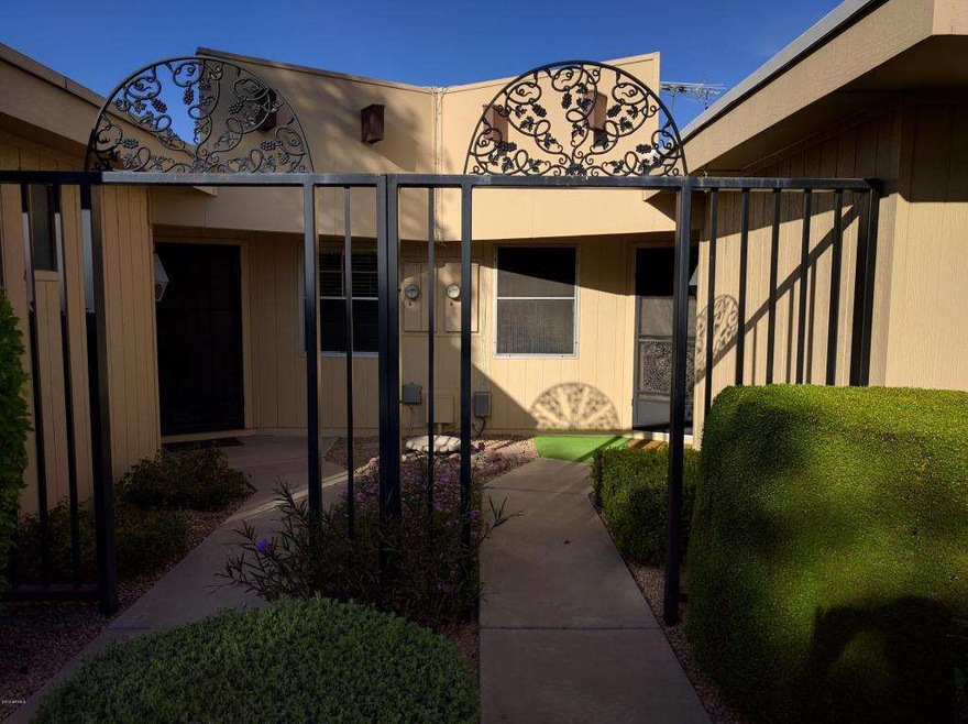 10458 W Palmeras Dr, Sun City, AZ 85373 - photo 1