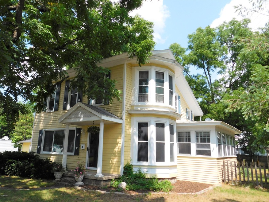 923 N Hudson St, Lowell, MI 49331 - photo 1