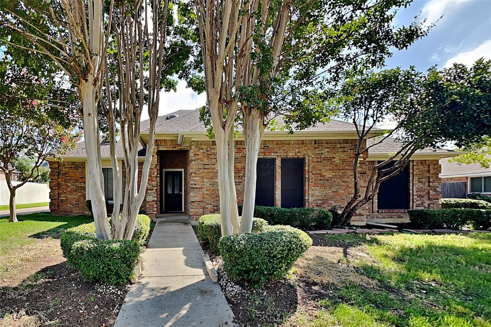 505 Springhill Dr, Hurst, TX 76054 - photo 1