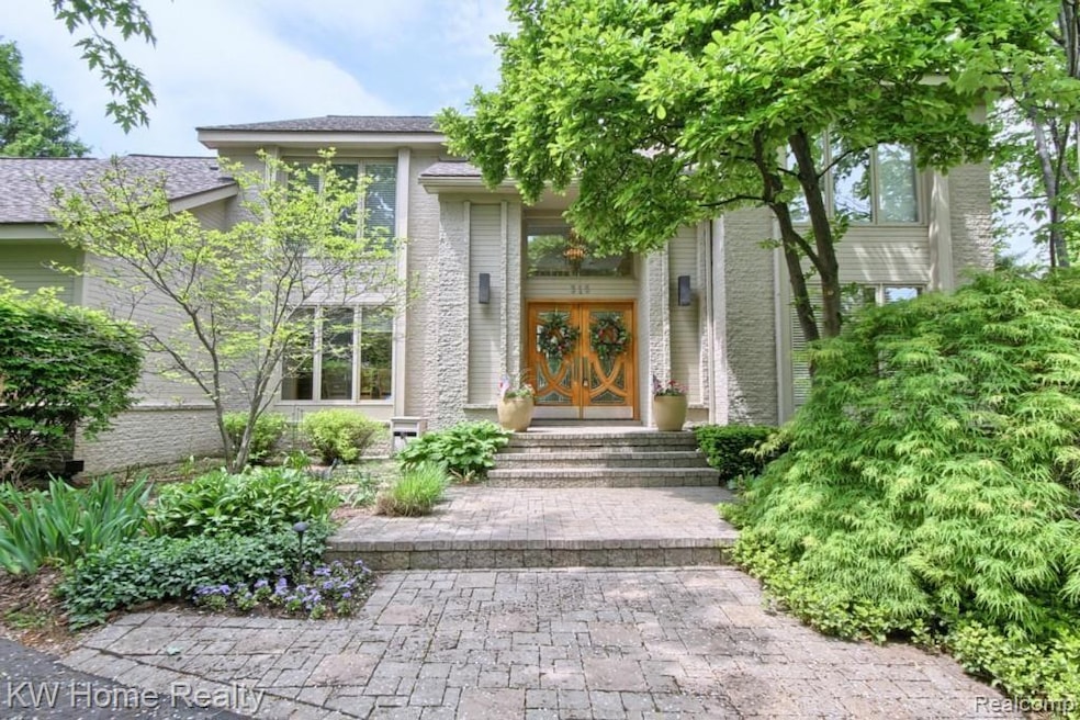 315 Wilshire Dr, Bloomfield Hills, MI 48302 - photo 1