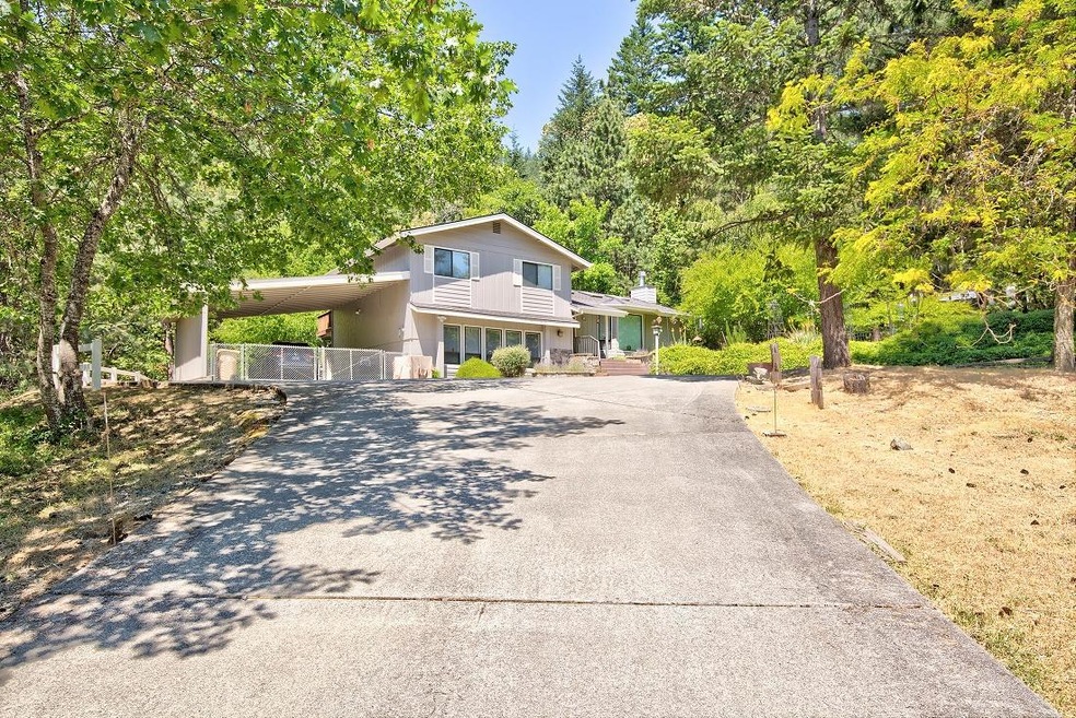 570 Rancho Vista Dr, Grants Pass, OR 97526 - photo 1